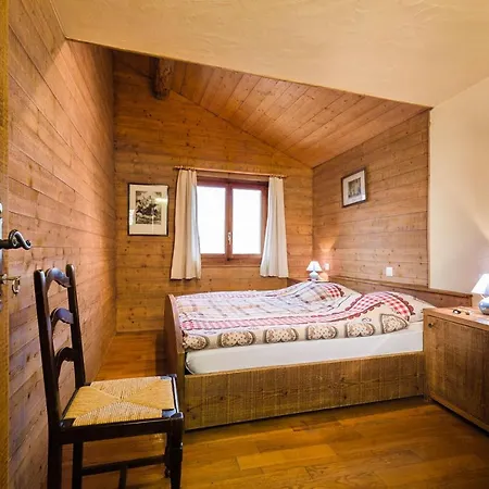 Mayen2003 Anzere Gæstehus *